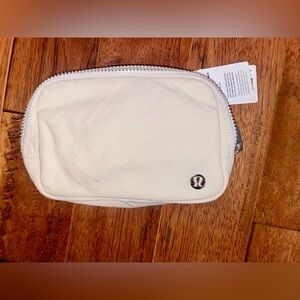 Lululemon Everywhere Belt Bag 1L
Wordmark beige and gold NWT